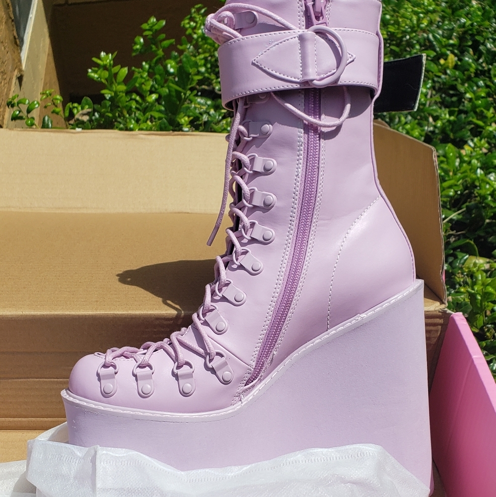 Sugar Thrillz Lavender Traitor Boots 8